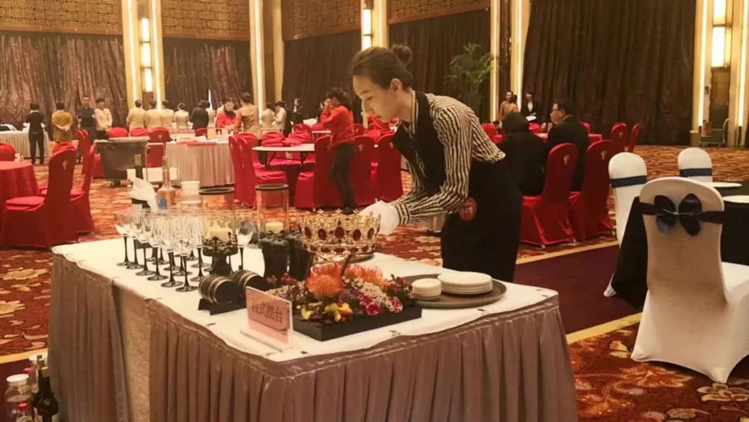 技艺非凡的铺床大师勇夺全国铺床比赛冠军