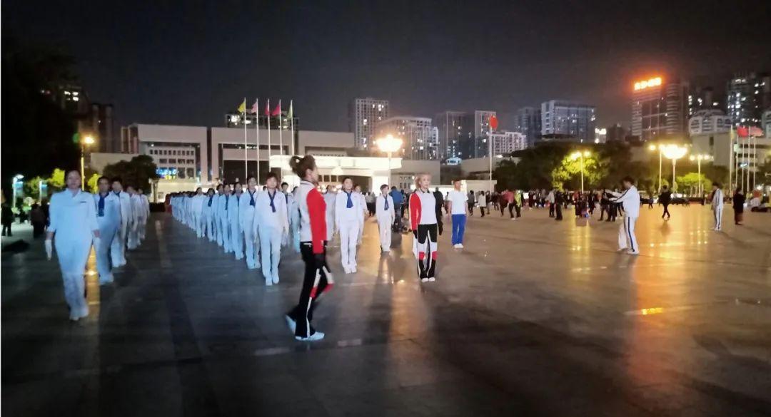 最新团队操，舞动友情，感受家的温暖