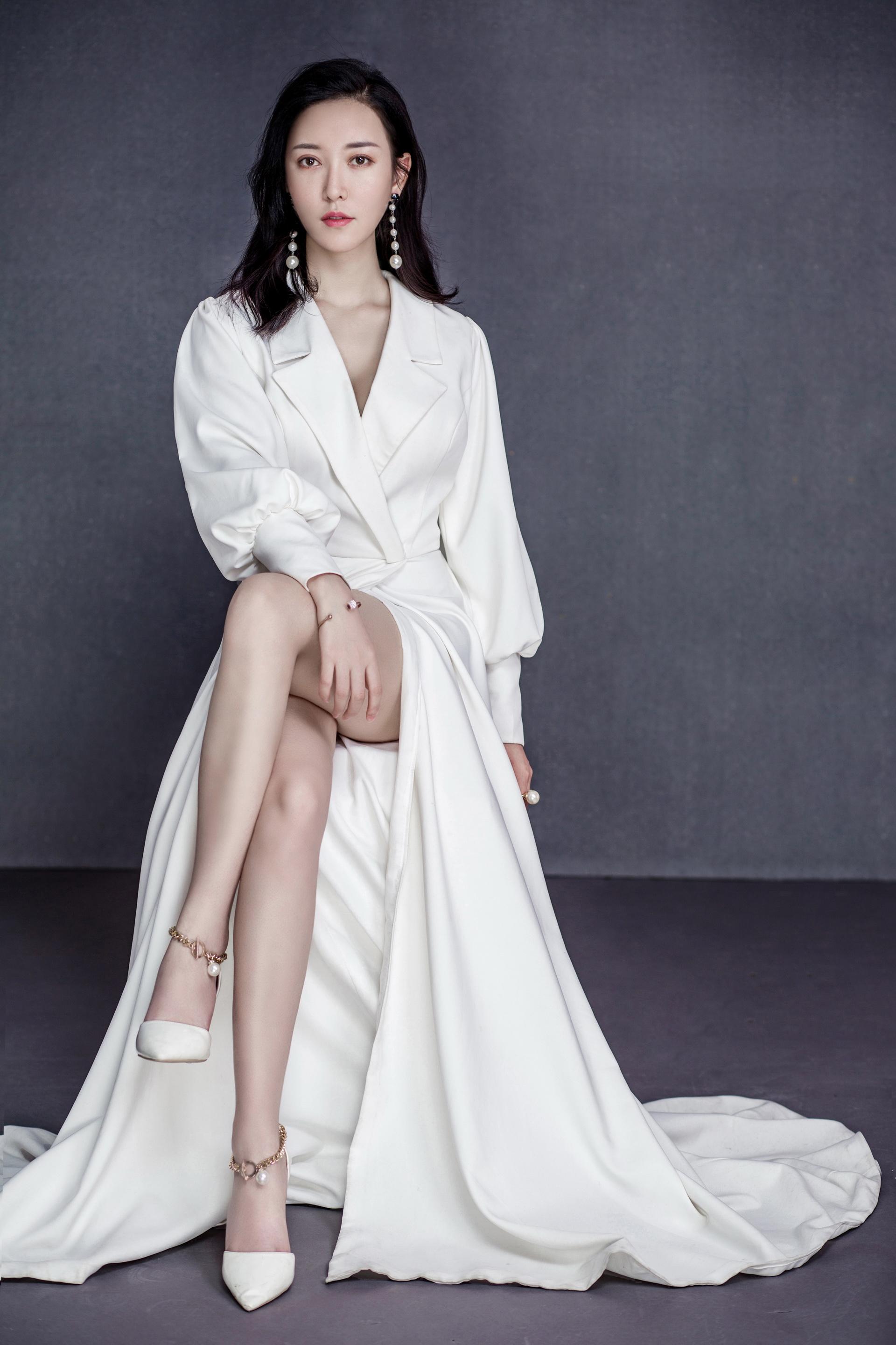 王雨纯最新写真,王雨纯最新写真，小巷深处的独特风情与隐藏的特色小店