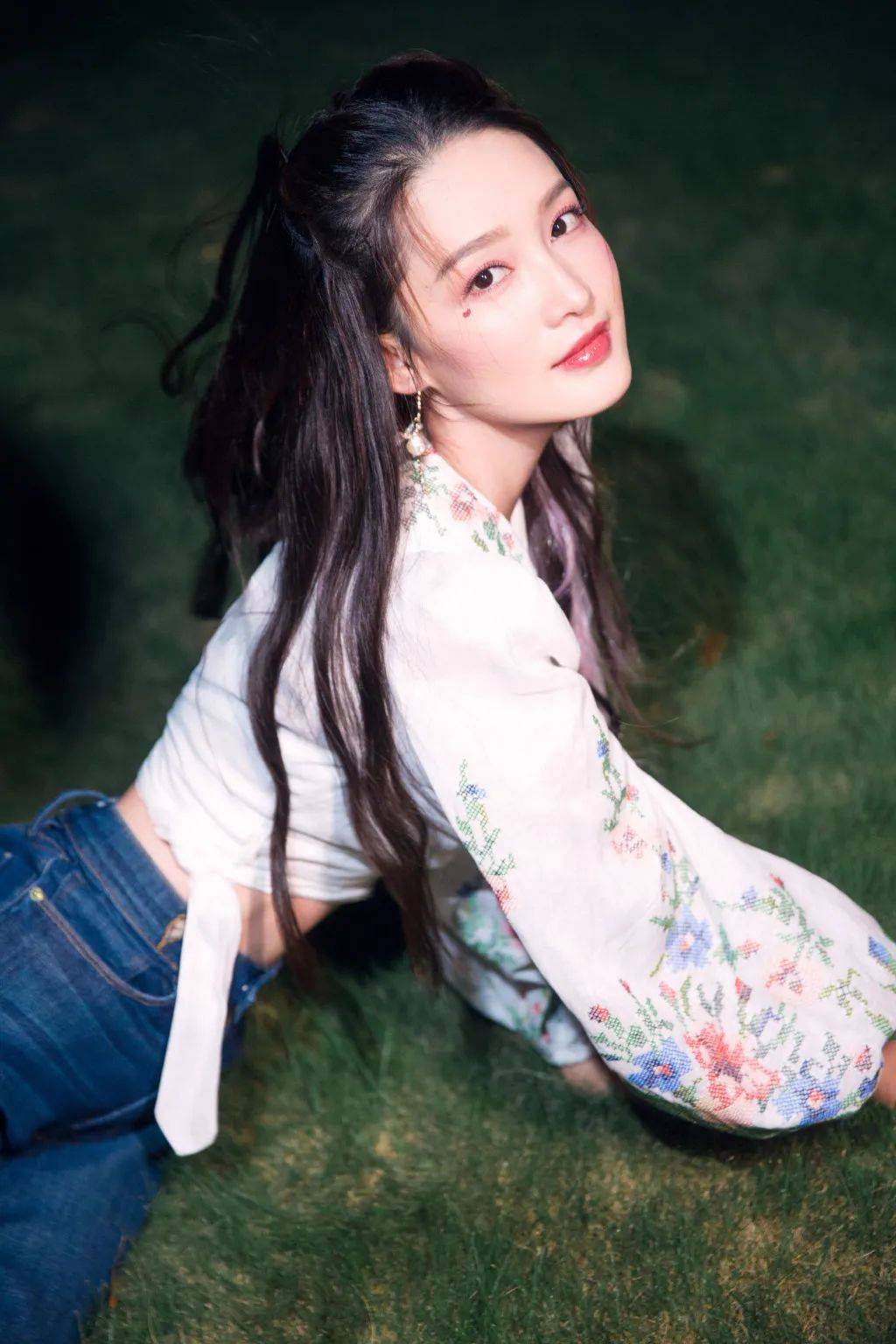 李沁最新动态揭秘，影视歌坛的耀眼新星崛起！