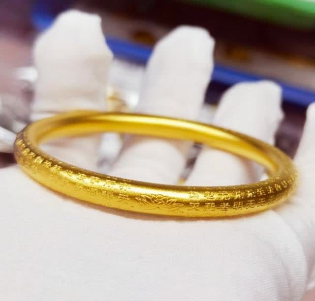 最新款黄金手镯选购指南，带你完成选购任务，打造闪耀手腕之选