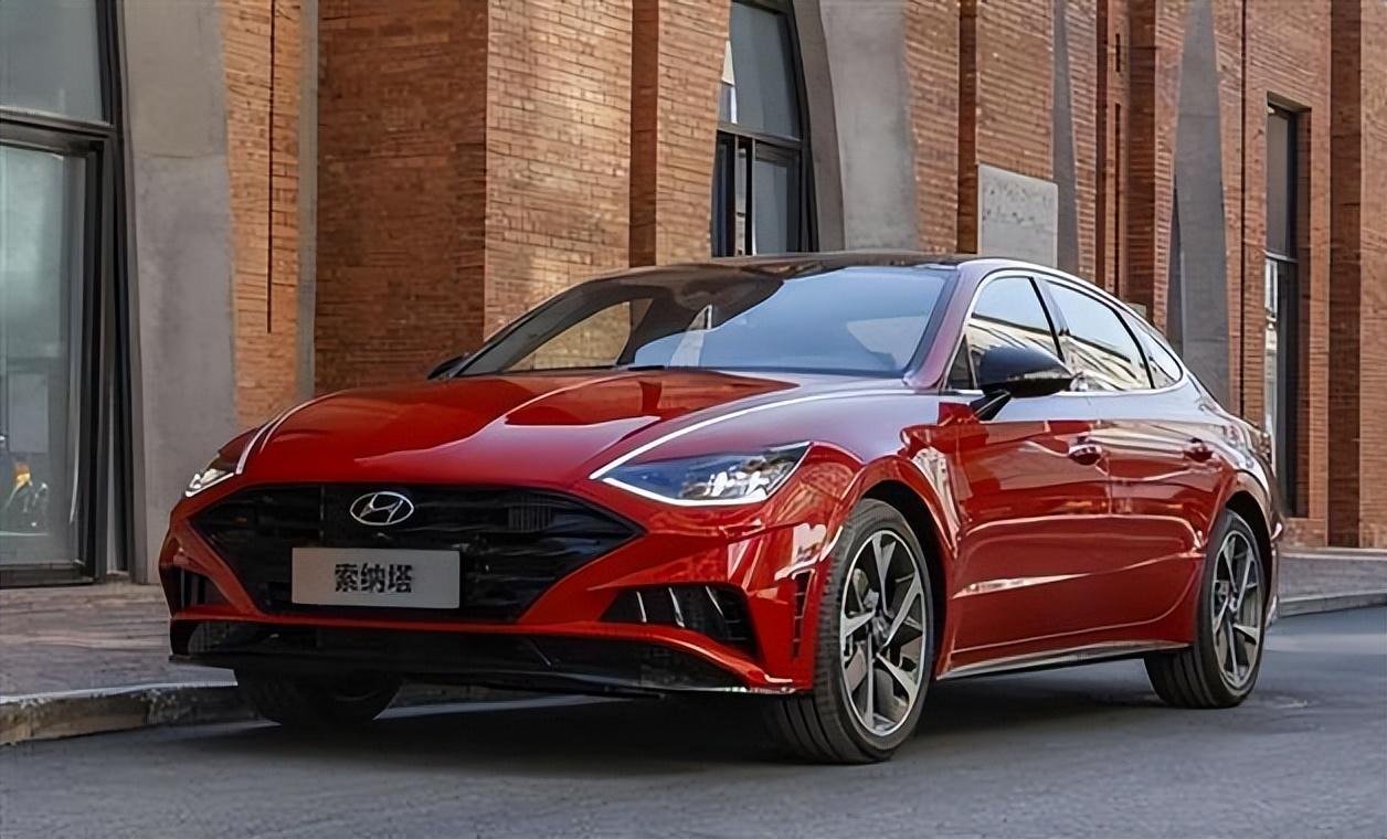 卡宴全新换代上市，引领市场潮流，升级引领未来