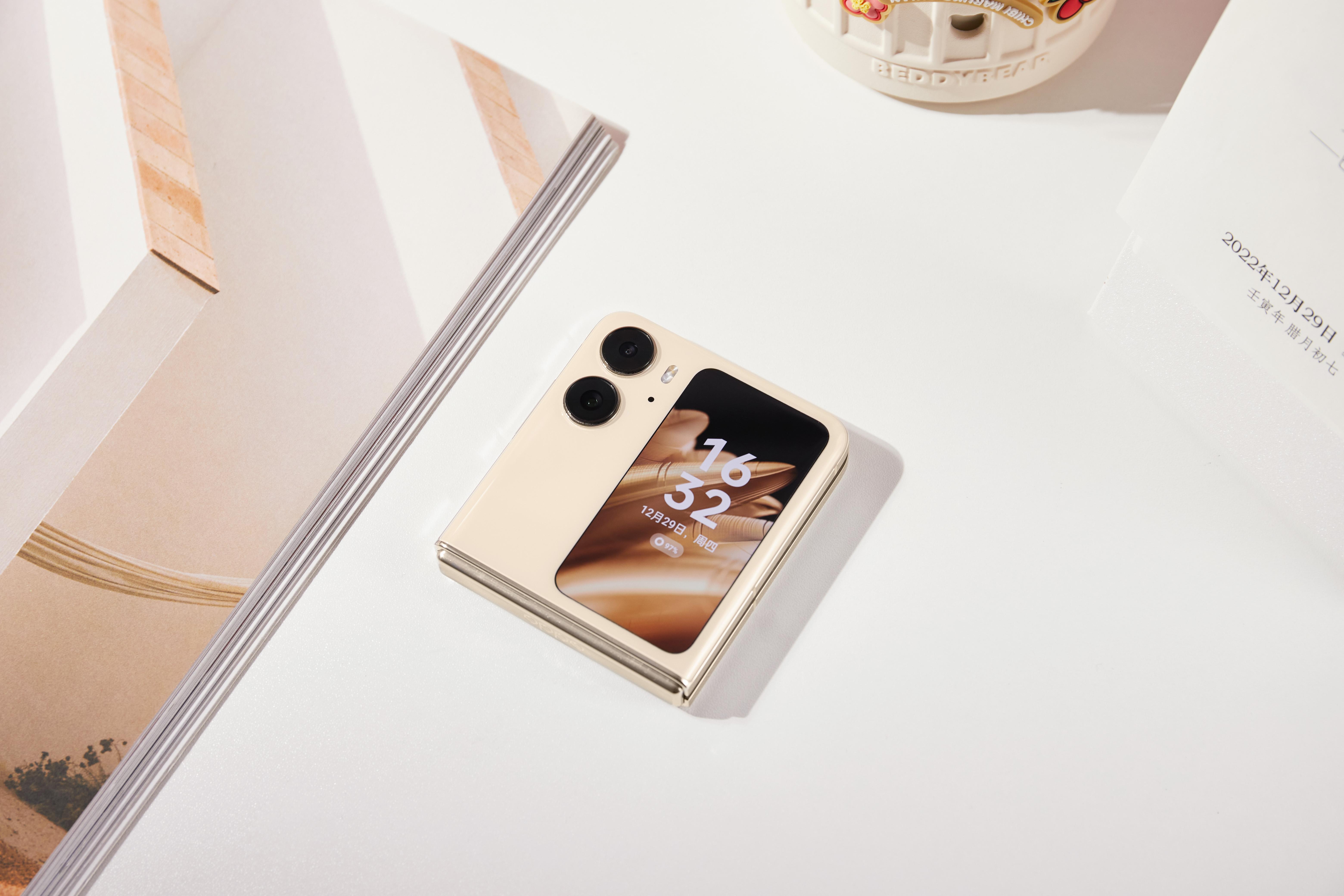 OPPO最新款智能手机惊艳亮相，科技与美学的完美融合！