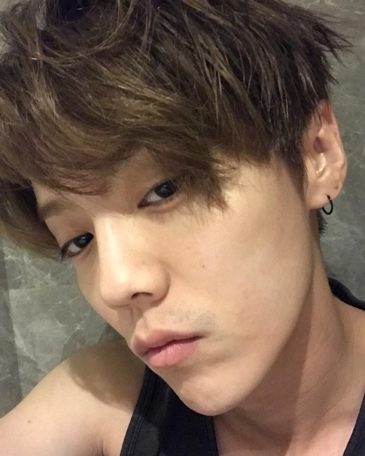 鹿晗ins最新动态,鹿晗ins最新动态，科技新品震撼登场，体验未来生活新篇章