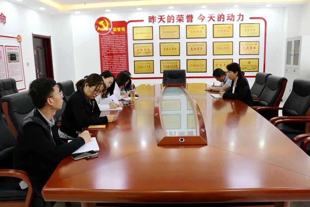 羽毛球比赛活动主题,羽毛球比赛活动主题，荣耀之战，时代的传承与革新