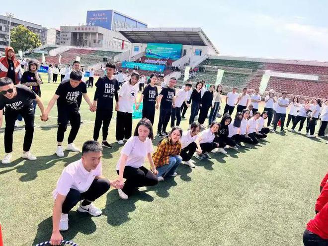 拔河比赛，绳上的较量与人生的启示