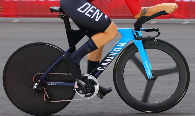 自信与成就感的旅程，骑自行车动漫之旅