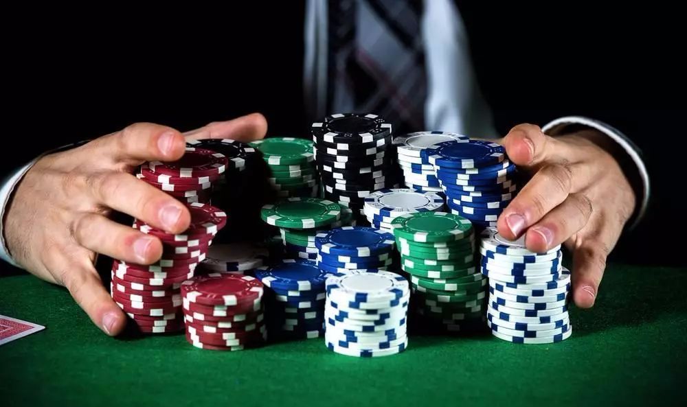 最新博彩骗局揭秘,幸运之夜的陷阱与温馨故事提醒