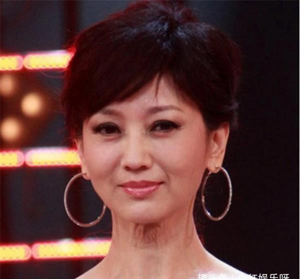 形容明星,形容明星，璀璨的光环下的真实人生