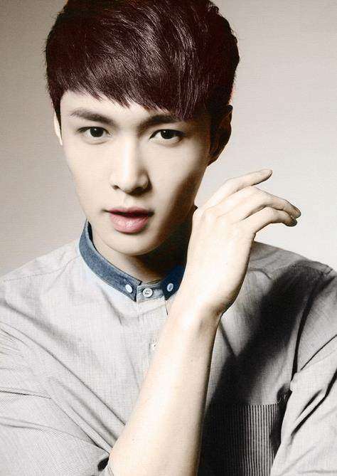 形容明星,形容明星,璀璨的光环下的真实人生