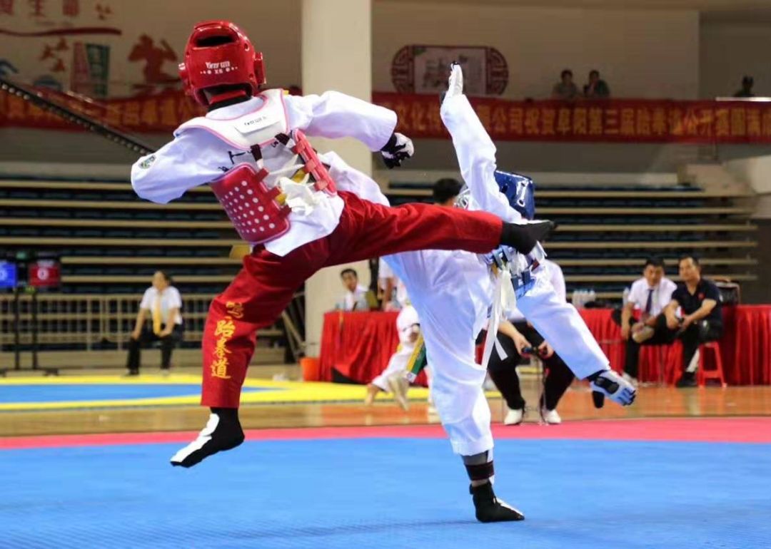 跆拳道品势比赛,小巷中的武林秘密