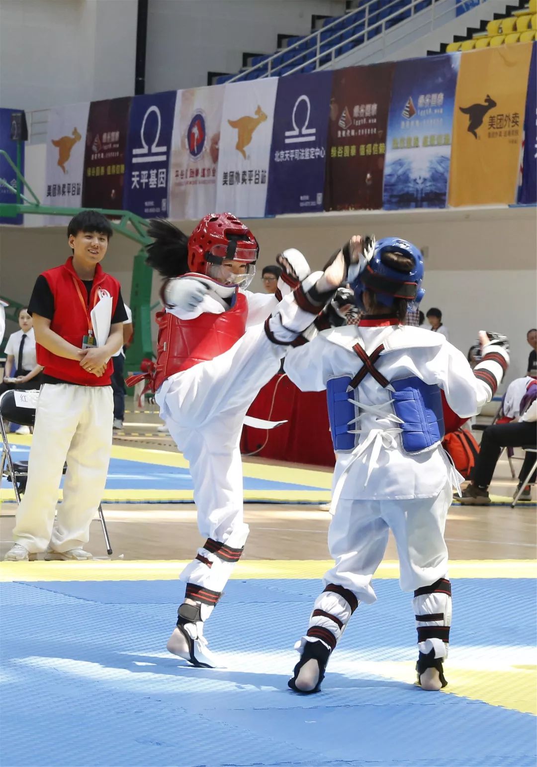 跆拳道品势比赛,小巷中的武林秘密